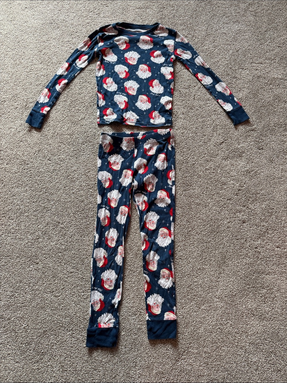 Santa 2 pc Pajama Set size Large (10)